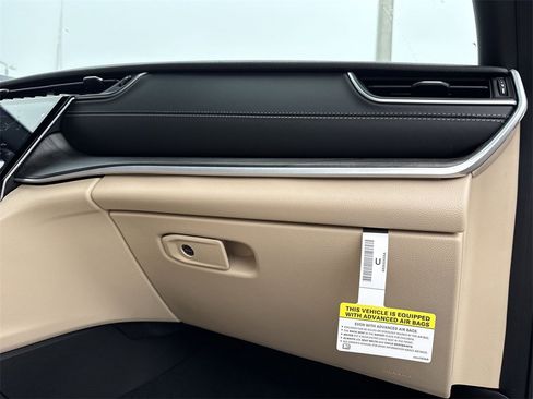 New 2025 Jeep Grand Cherokee L Limited w/ Trailer Tow Package image 32