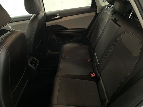 Used 2023 Volkswagen Taos SE w/ Black Wheel Package image 15