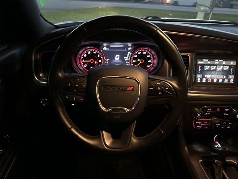 Used 2018 Dodge Charger SXT image 14