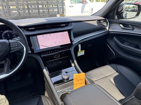 New 2026 Jeep Grand Cherokee Limited RWD image 16