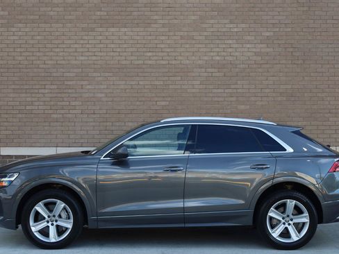 Used 2019 Audi Q8 Premium w/ Convenience Package AWD/4WD image 2