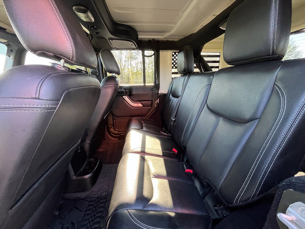Used 2015 Jeep Wrangler Unlimited Rubicon AWD/4WD image 30