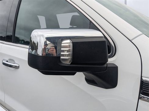 Used 2024 GMC Sierra 1500 SLT image 11