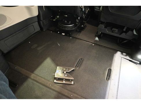 Used 2022 Chrysler Pacifica Touring-L FWD image 24