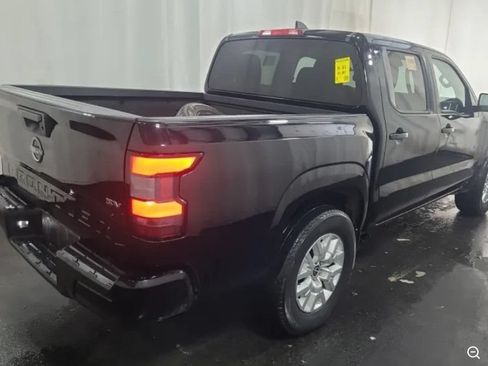 Used 2022 Nissan Frontier SV RWD image 3