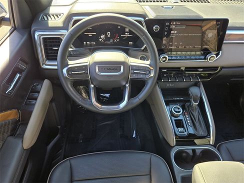 Used 2025 GMC Canyon Denali image 13