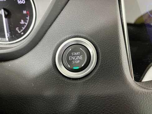 Used 2023 Cadillac XT4 Luxury w/ Cold Weather Package AWD/4WD image 25
