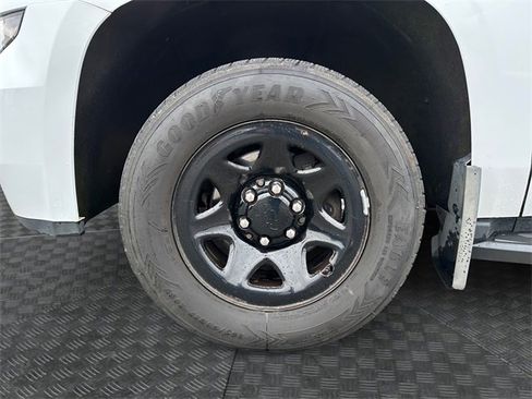 Used 2018 Chevrolet Tahoe 4WD w/ Remote Keyless Entry Package image 14