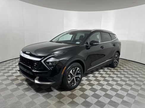 Used 2023 Kia Sportage EX image 3