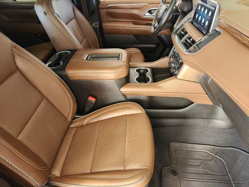 Used 2021 Chevrolet Tahoe High Country w/ Premium Package image 14