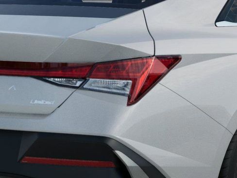 New 2025 Hyundai Elantra Limited image 10