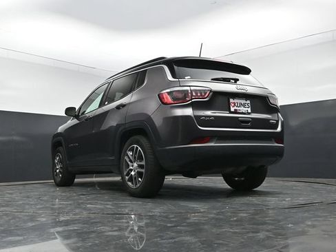 Used 2018 Jeep Compass Latitude w/ Popular Equipment Group AWD/4WD image 33