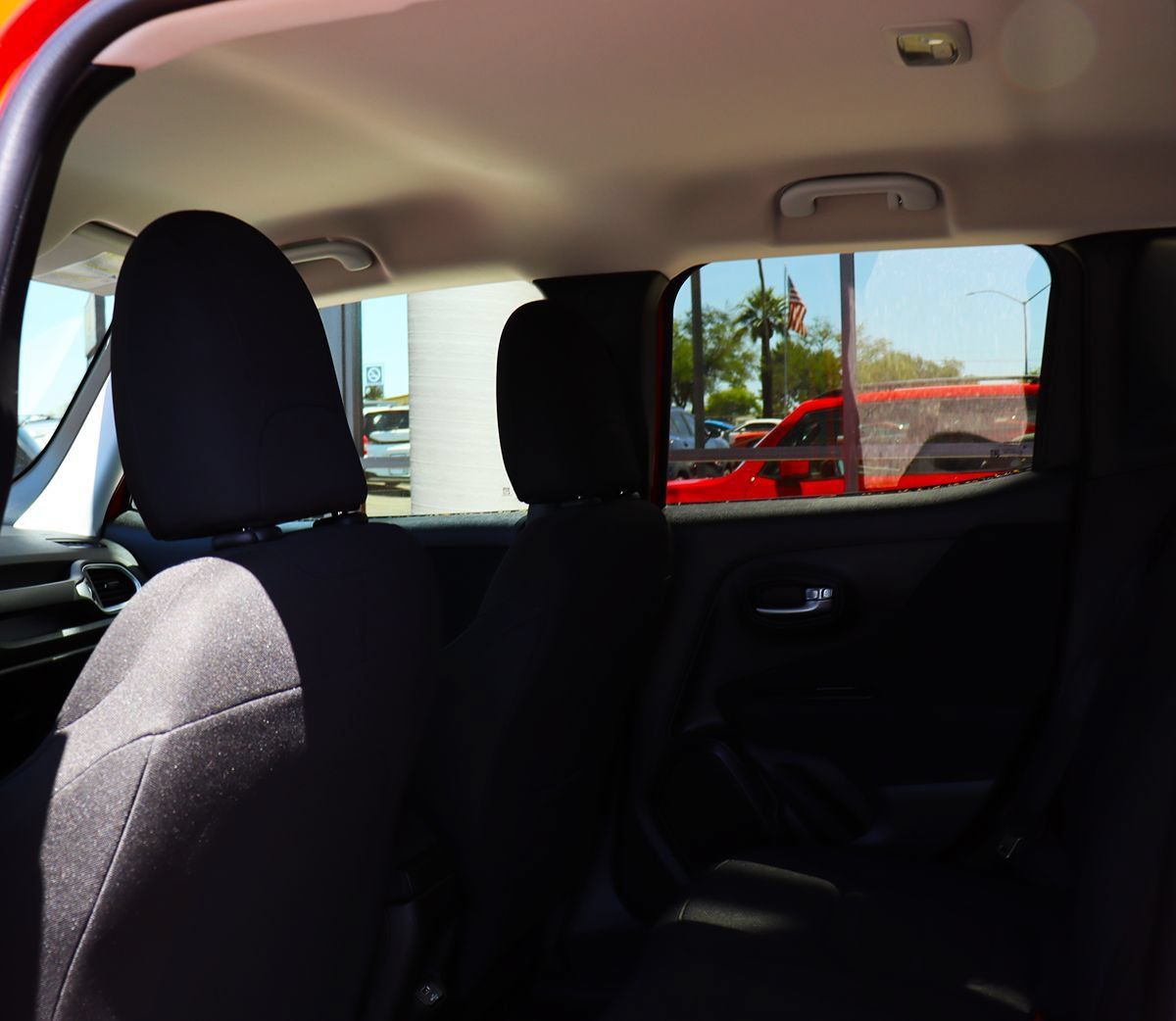 Used 2019 Jeep Renegade Latitude FWD image 34