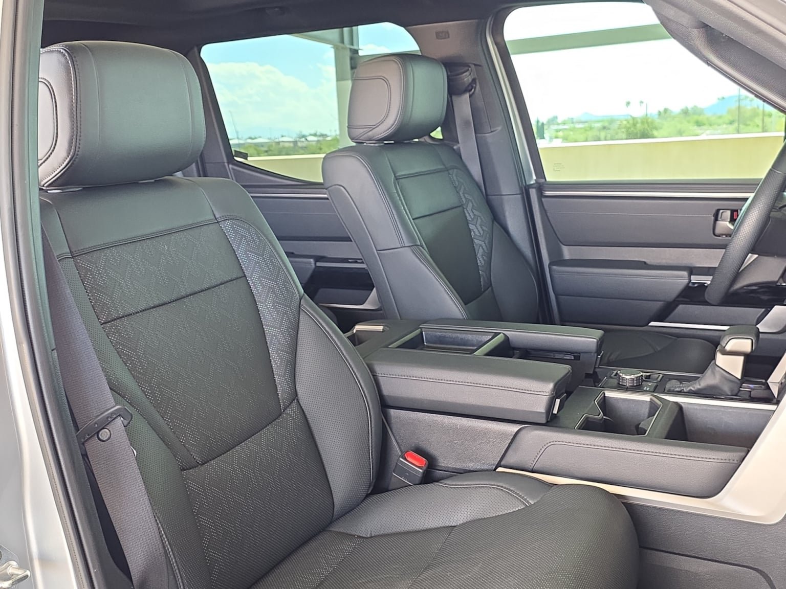 Used 2025 Toyota Tundra Limited AWD/4WD image 33