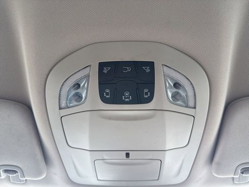 Used 2023 Chrysler Pacifica Touring-L FWD image 20