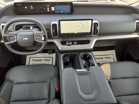 Used 2025 Ford Expedition Active AWD/4WD image 18