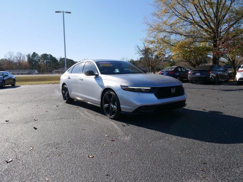 Used 2025 Honda Accord Sport image 8