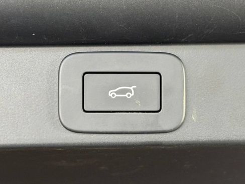 Used 2025 Land Rover Range Rover SE AWD/4WD image 18
