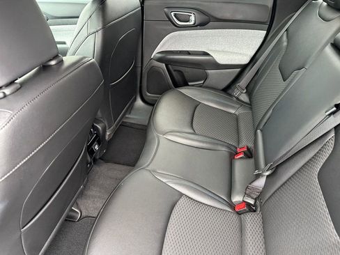 Used 2024 Jeep Compass Latitude image 14