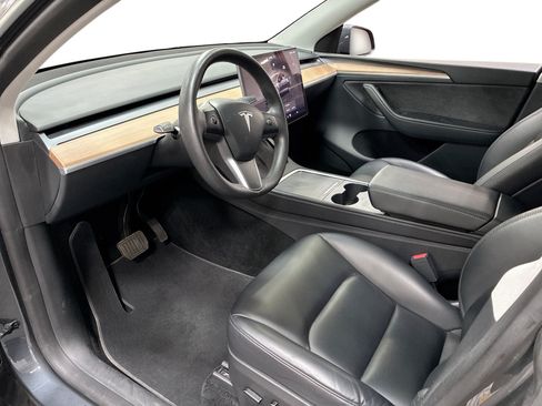Certified 2023 Tesla Model Y Long Range AWD/4WD image 9
