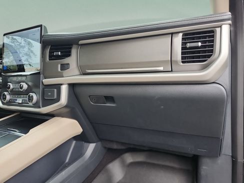 Used 2022 Ford Expedition Max XLT AWD/4WD image 18