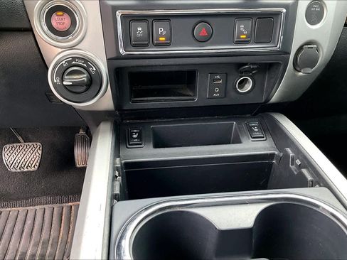 Used 2017 Nissan Titan SL image 27