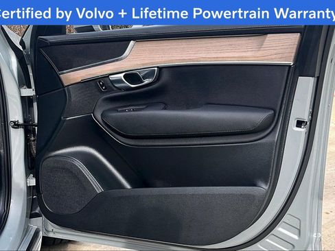 Certified 2025 Volvo XC90 B6 Plus image 25