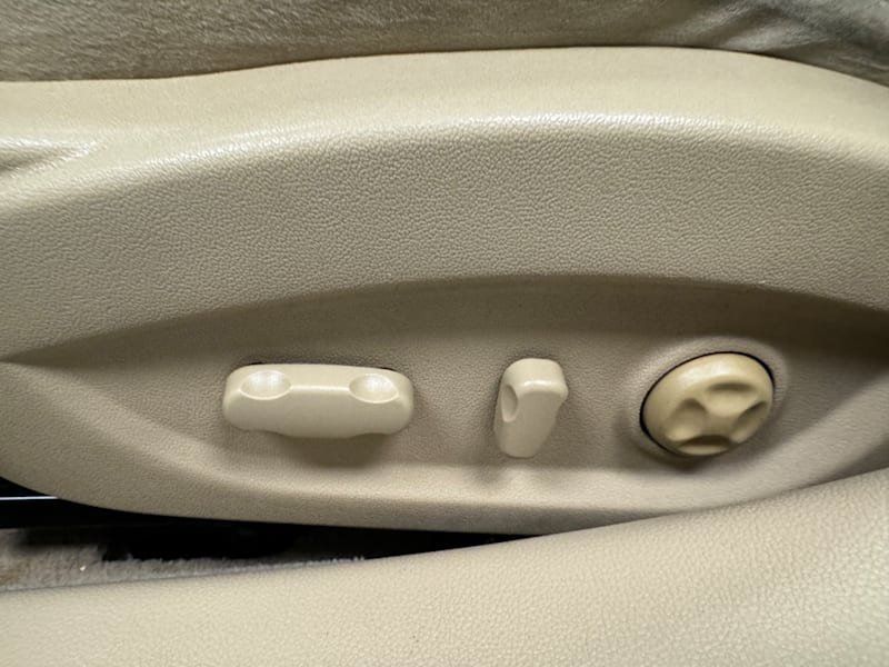 Used 2012 Buick LaCrosse Convenience FWD image 19