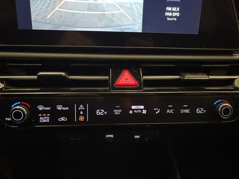 Certified 2024 Kia Niro EX Touring image 19