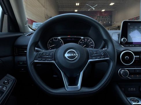 Used 2025 Nissan Sentra SV FWD image 30