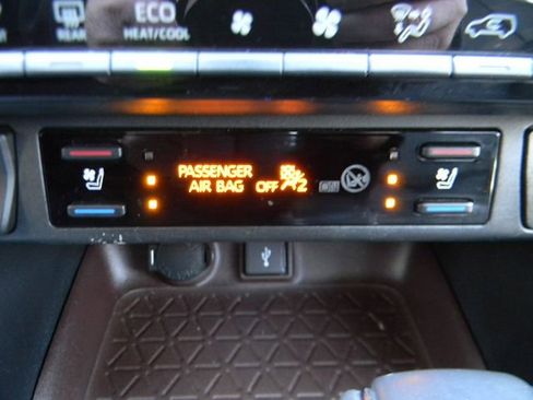 Used 2022 Toyota RAV4 Limited w/ Limited Grade Weather Package AWD/4WD image 14