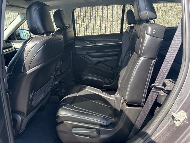 Used 2024 Jeep Grand Cherokee L Limited AWD/4WD image 11