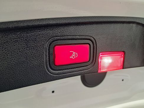 Used 2018 Mercedes-Benz C 300 4MATIC Cabriolet image 42