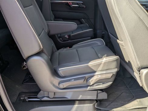 New 2025 Chevrolet Suburban Premier AWD/4WD image 32