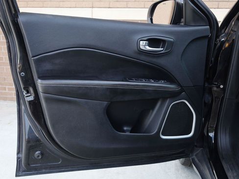Used 2019 Jeep Compass Latitude FWD image 15