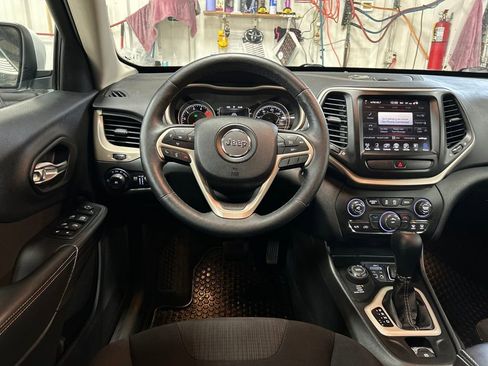 Used 2016 Jeep Cherokee Latitude w/ Cold Weather Group image 16