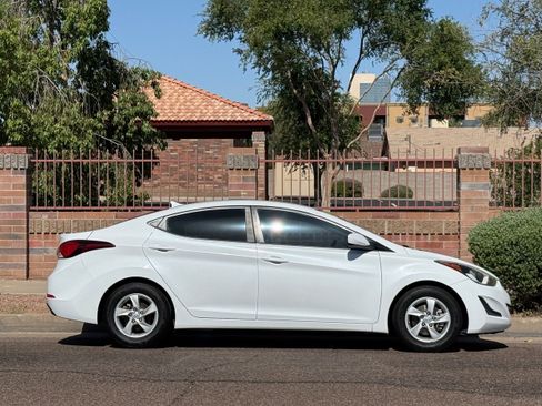 Used 2015 Hyundai Elantra SE FWD image 9