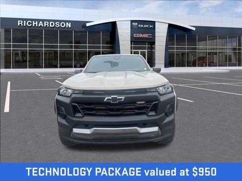 Used 2023 Chevrolet Colorado Trail Boss w/ Technology Package AWD/4WD image 2