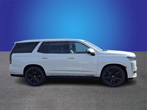 Certified 2022 Cadillac Escalade Premium Luxury w/ Performance Package image 4