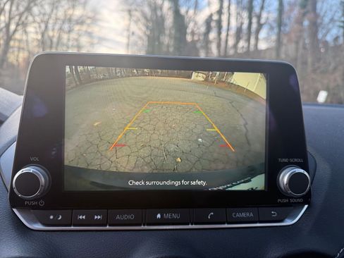 Used 2025 Nissan Sentra SV image 17