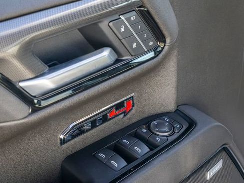 Certified 2025 GMC Sierra 1500 AT4 w/ AT4 Premium Package AWD/4WD image 19