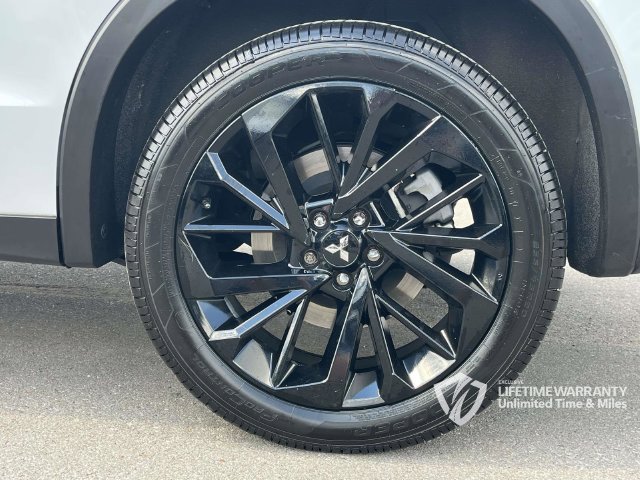 Used 2024 Mitsubishi Outlander SE Black Edition AWD/4WD image 13