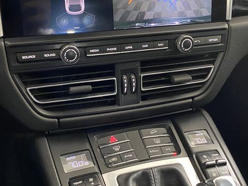 Used 2020 Porsche Macan image 26