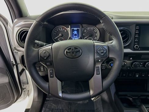 Used 2022 Toyota Tacoma TRD Off-Road image 11