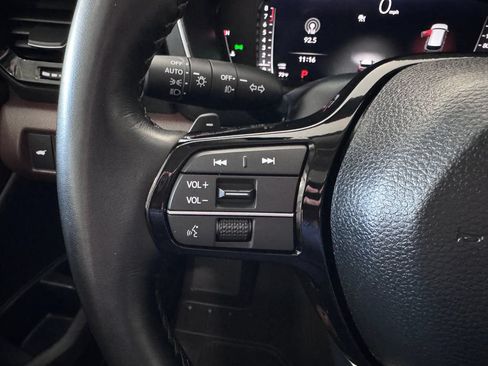 Used 2025 Honda Pilot Elite image 17