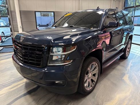 Used 2020 Chevrolet Tahoe LT w/ Luxury Package AWD/4WD image 3