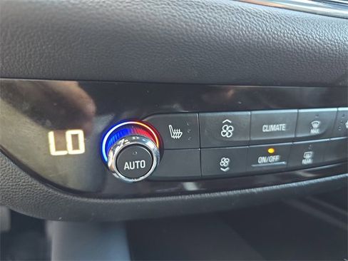 Certified 2023 Buick Enclave Essence image 23