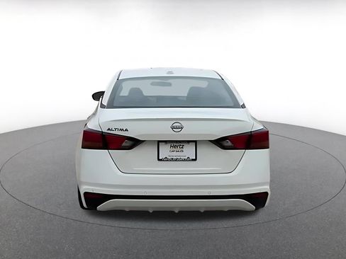 Used 2025 Nissan Altima 2.5 SV FWD image 12