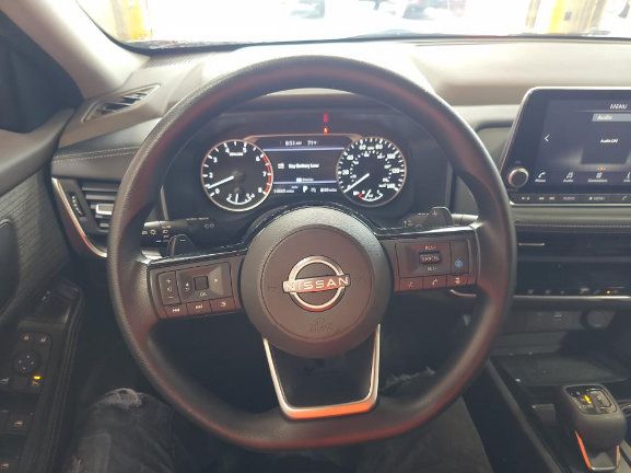 Used 2023 Nissan Rogue SV AWD/4WD image 7