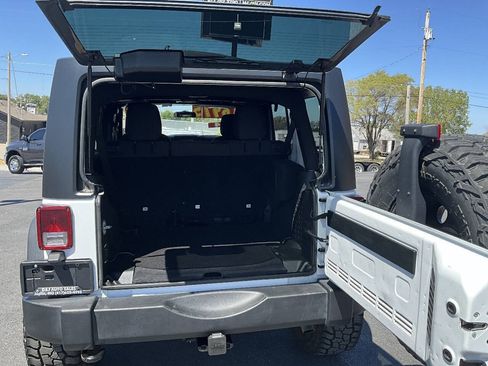 Used 2018 Jeep Wrangler Unlimited Sport AWD/4WD image 19